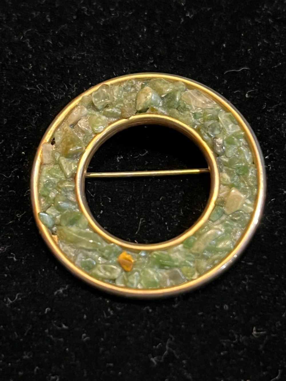 Mid-Century Peridot Green Inlay Wreath Brooch - Earthy Retro Jewelry